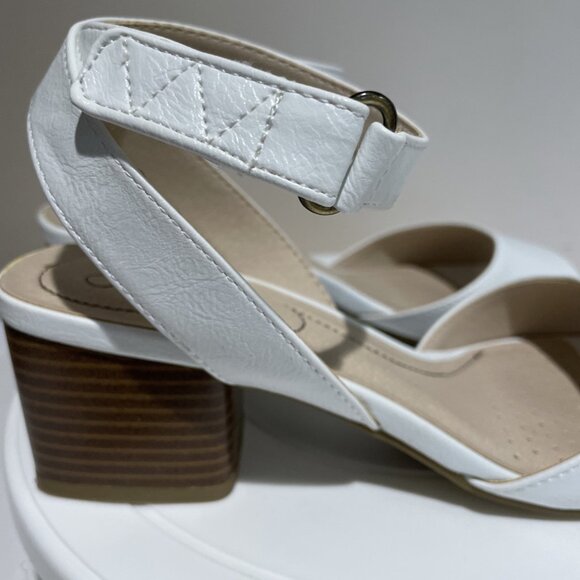 Life Stride Rosetta Ankle Strap Sandals Shoes Women's 6M White Comfort Classic - Picture 2 of 11